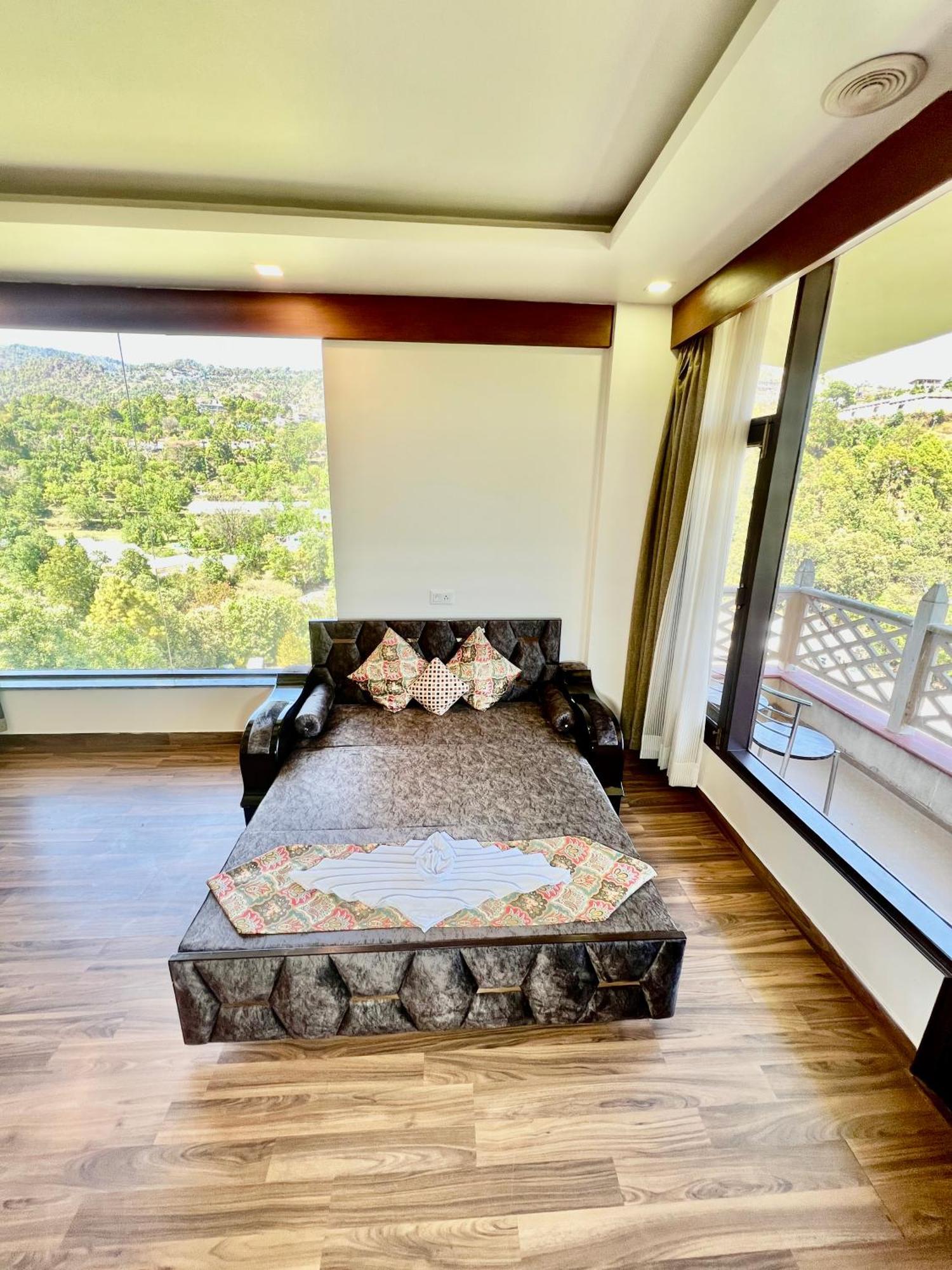 Sea Hawk - Luxury Hill Resort 4 Mins From Bhimtal Lake Экстерьер фото